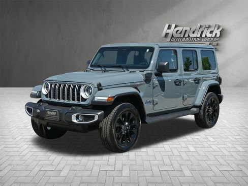 Used 2025 Jeep Wrangler Unlimited Sahara AWD/4WD image 5