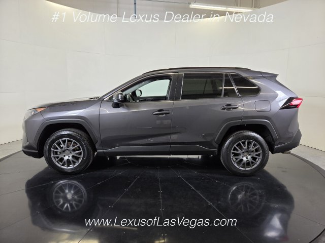 Used 2021 Toyota RAV4 LE AWD/4WD image 3