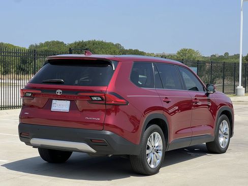 Used 2024 Toyota Grand Highlander AWD image 4