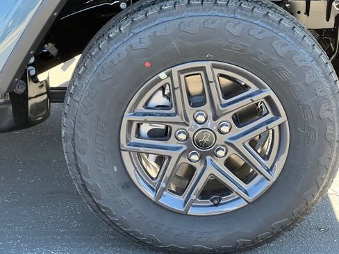 New 2026 Jeep Gladiator Sport AWD/4WD image 11