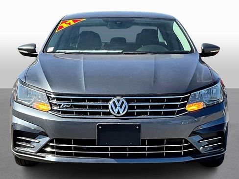Used 2017 Volkswagen Passat 1.8T R-Line image 3