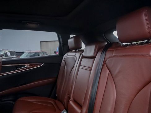 Used 2018 Lincoln MKX Reserve image 28