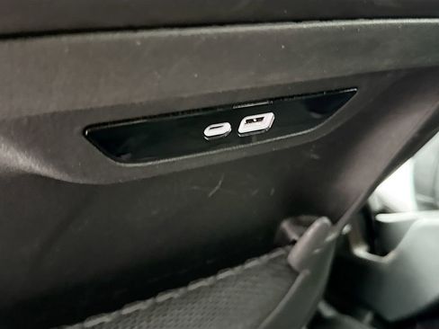 Used 2025 Chrysler Pacifica Select image 29