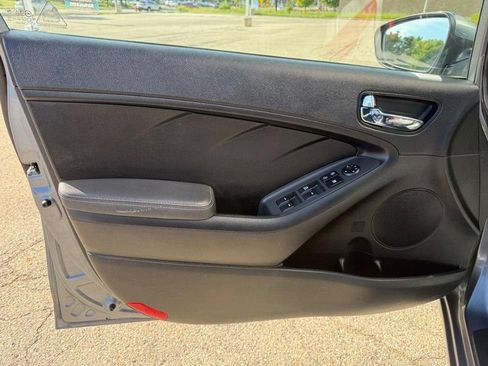 Used 2017 Kia Forte S FWD image 19