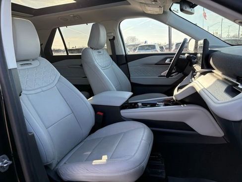 Used 2025 Ford Explorer Platinum w/ Ultimate Package image 11