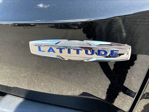 Used 2018 Jeep Renegade Latitude w/ Cold Weather Group AWD/4WD image 7