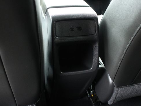 Used 2024 Chevrolet Trax LT w/ LT Convenience Package FWD image 18