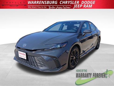 Used 2025 Toyota Camry SE FWD image 8