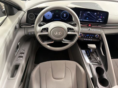 Used 2024 Hyundai Elantra SEL FWD image 27