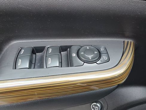 Used 2021 GMC Acadia SLE w/ Driver Convenience Package FWD image 19