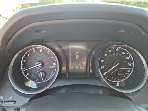 Used 2022 Toyota Camry SE FWD image 11