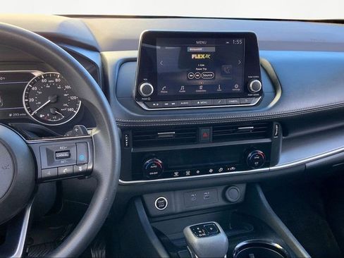 Used 2023 Nissan Rogue SV image 9