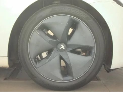 Used 2022 Tesla Model 3 Long Range AWD/4WD image 9