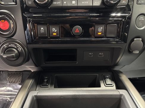 Used 2024 Nissan Titan SV w/ SV Bronze Edition Package image 21