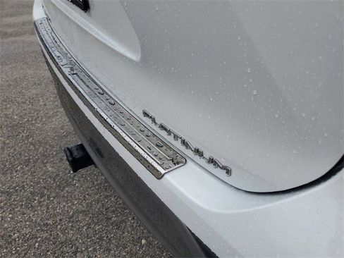 Used 2022 Toyota Highlander Platinum image 8