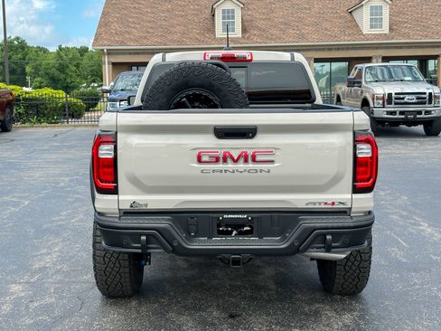 Used 2026 GMC Canyon AT4X w/ AT4X AEV Edition AWD/4WD image 14