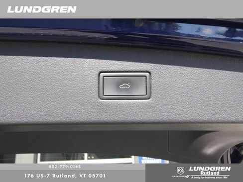 Used 2022 Volkswagen Tiguan SE image 38