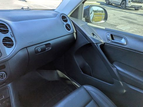 Used 2016 Volkswagen Tiguan S image 18