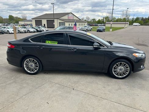 Used 2014 Ford Fusion SE w/ Equipment Group 202A FWD image 4
