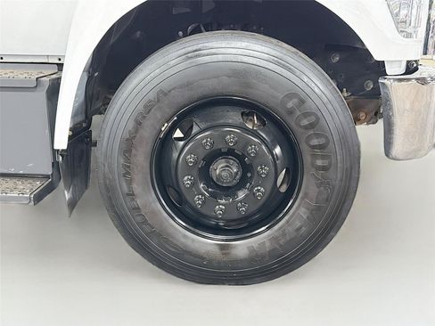 Used 2022 Ford F650 2WD Regular Cab Super Duty image 31