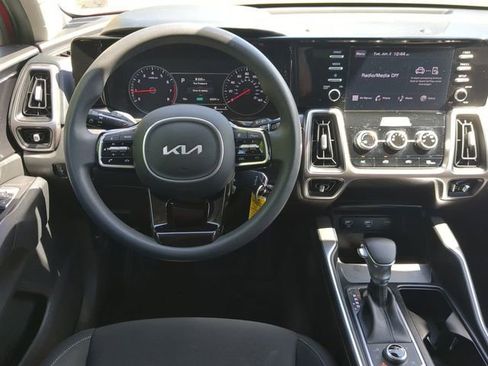Used 2022 Kia Sorento LX AWD/4WD image 15