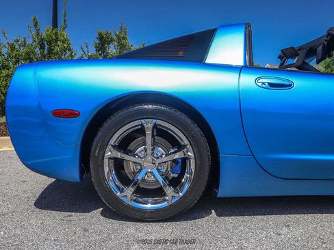 Used 1998 Chevrolet Corvette Coupe w/ Roof Pkg RWD image 10