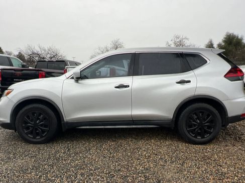 Used 2018 Nissan Rogue S image 6