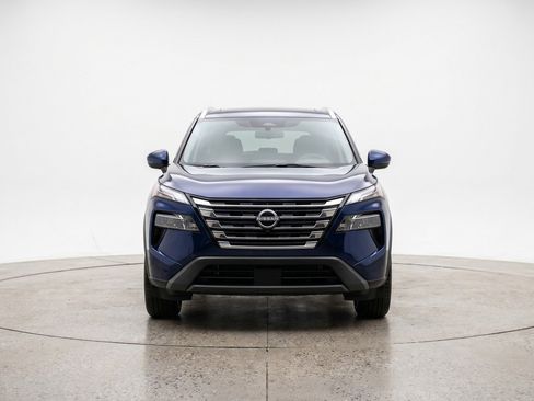 Used 2025 Nissan Rogue SV AWD/4WD image 2