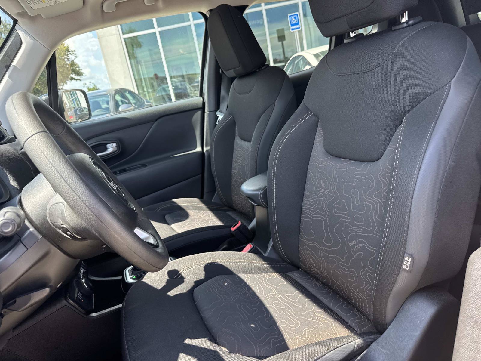 Used 2023 Jeep Renegade Latitude AWD/4WD image 15