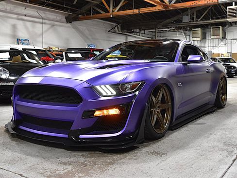 Used 2017 Ford Mustang GT w/ GT Performance Package RWD image 6
