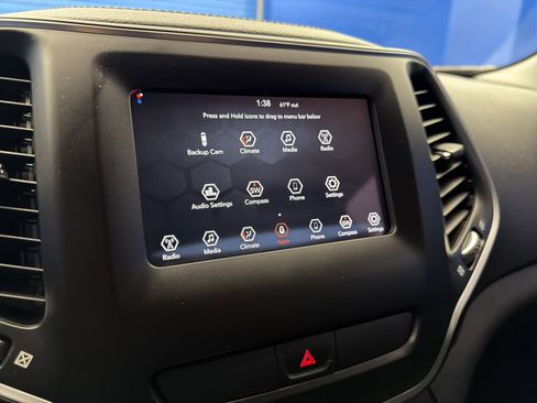 Used 2019 Jeep Cherokee Latitude w/ Popular Appearance Group image 18