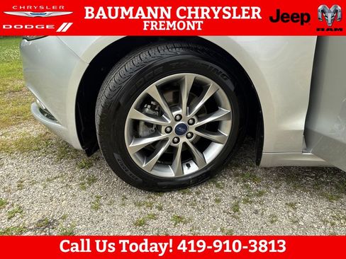 Used 2017 Ford Fusion SE FWD image 26