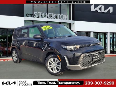 Used 2023 Kia Soul LX image 1