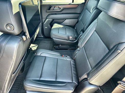New 2026 GMC Yukon Denali w/ Denali Reserve Package AWD/4WD image 16
