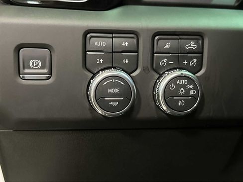Certified 2026 GMC Sierra 1500 AT4 w/ AT4 Premium Package AWD/4WD image 18