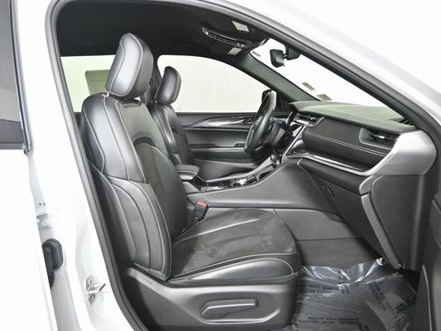 Used 2022 Jeep Grand Cherokee L Laredo image 13