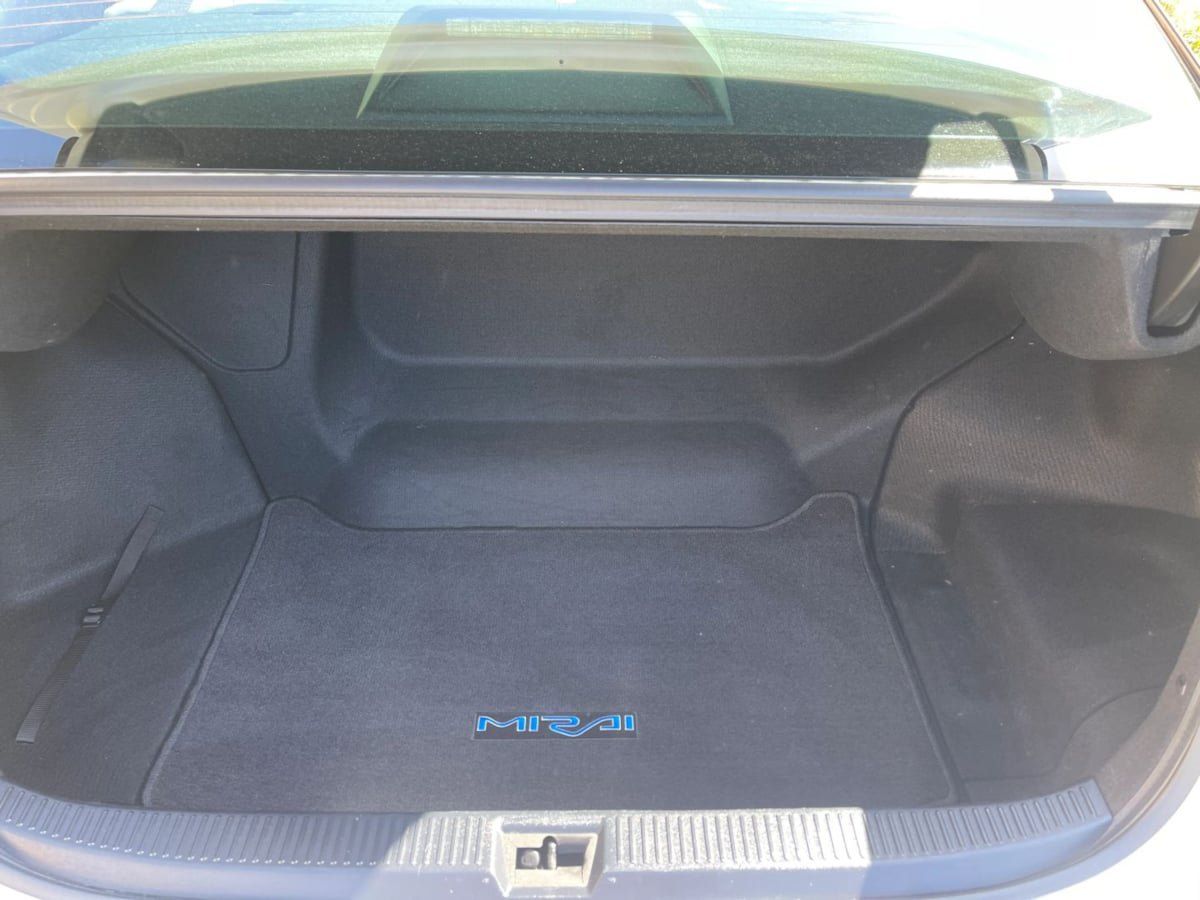 Used 2016 Toyota Mirai FWD image 10