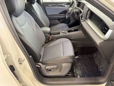 New 2026 Volkswagen Tiguan SE R-Line FWD image 30