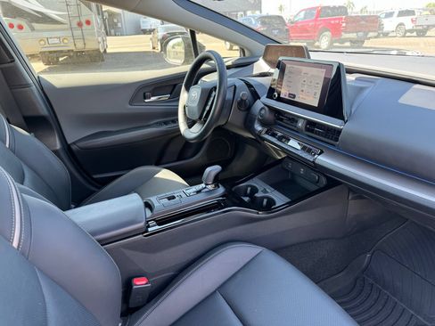 Used 2024 Toyota Prius XLE FWD image 18