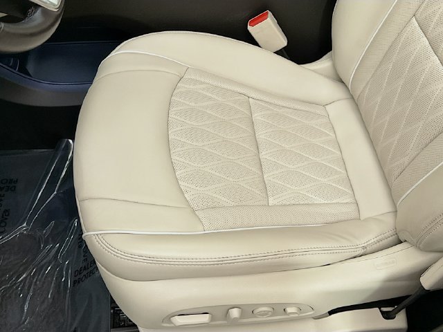 Used 2022 Buick Enclave Avenir w/ Avenir Technology Package FWD image 21