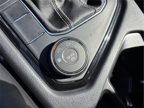 Used 2023 Volkswagen Taos SEL image 29