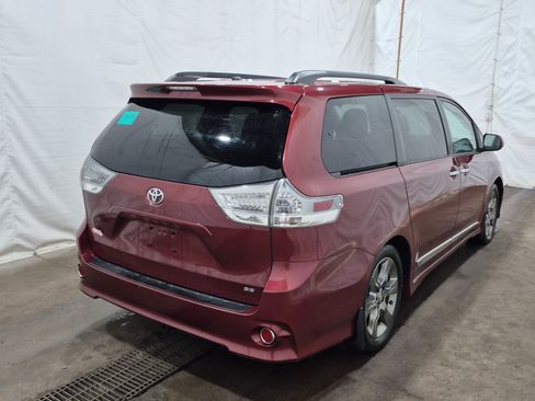 Used 2014 Toyota Sienna SE FWD image 3