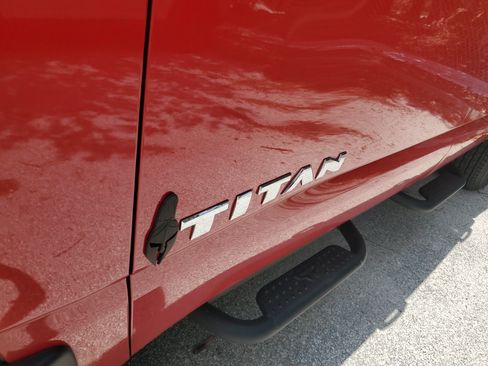 Used 2024 Nissan Titan SV w/ SV Convenience Package RWD image 4
