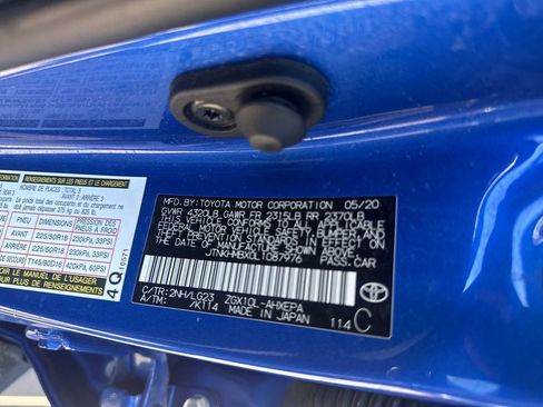 Used 2020 Toyota C-HR Limited FWD image 28