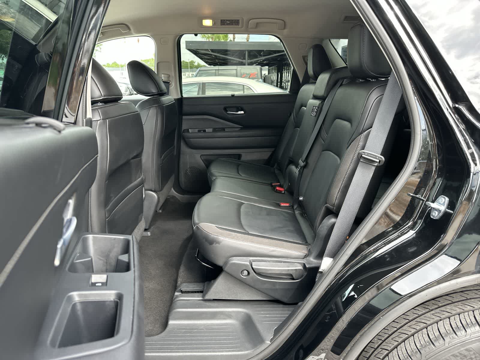 Used 2025 Nissan Pathfinder SL AWD/4WD image 4