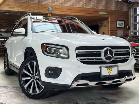 Used 2020 Mercedes-Benz GLB 250 4MATIC w/ Premium Package image 4