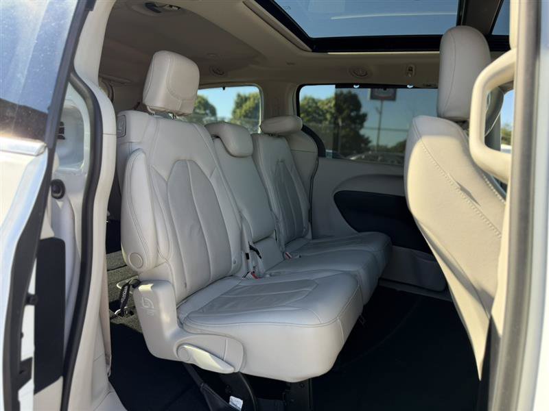 Used 2021 Chrysler Pacifica Touring-L w/ Premium & Safety Sphere Group FWD image 34