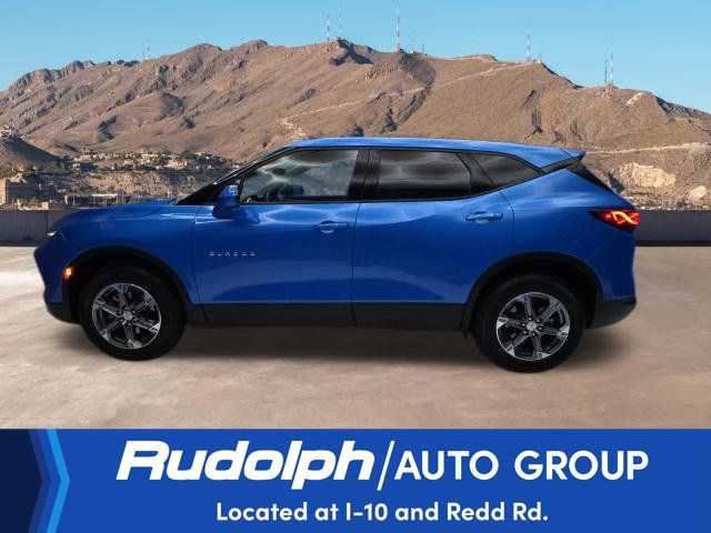 Used 2026 Chevrolet Blazer LT FWD image 2