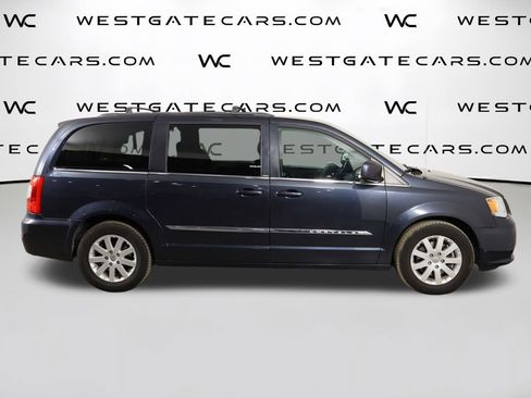 Used 2014 Chrysler Town & Country Touring image 40