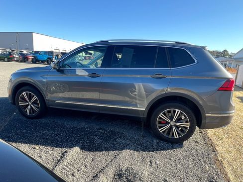 Used 2018 Volkswagen Tiguan SEL image 2